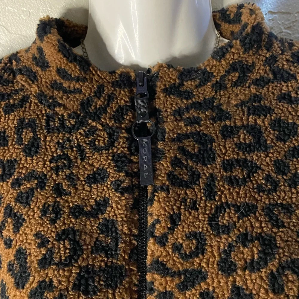NWT KORAL MONTANA SHERPA FAUX FUR BOMBER JACKET CHEETAH BLACK AND BROWN - Picture 14 of 15